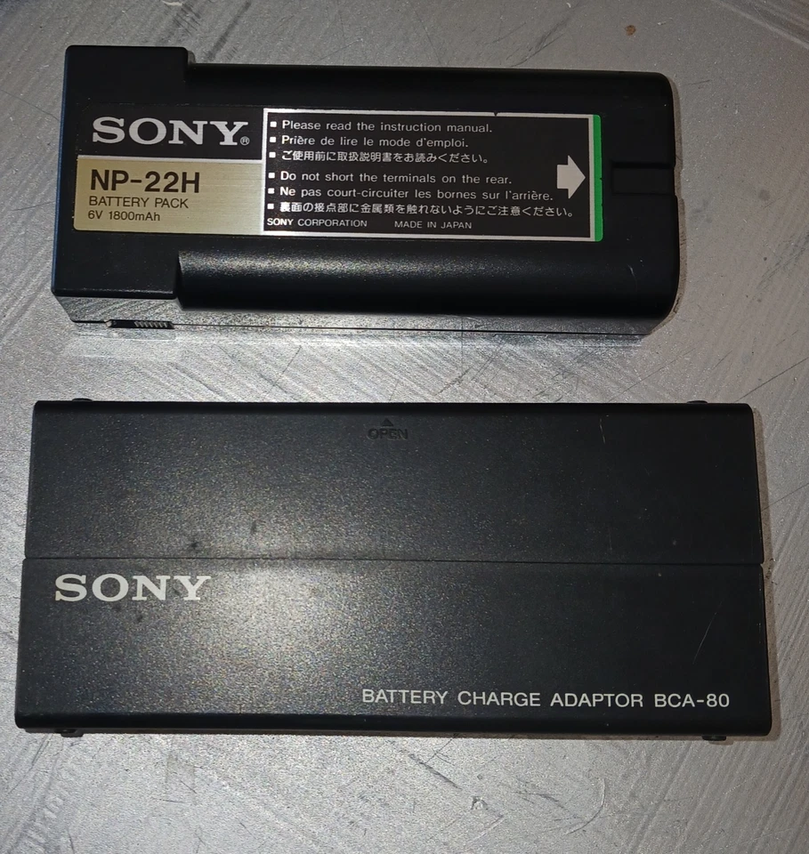 Sony Handycam CCD-M8u Video 8 Camera Recorder, Accessories, Case & Keys UNTESTED - Image 4 of 4