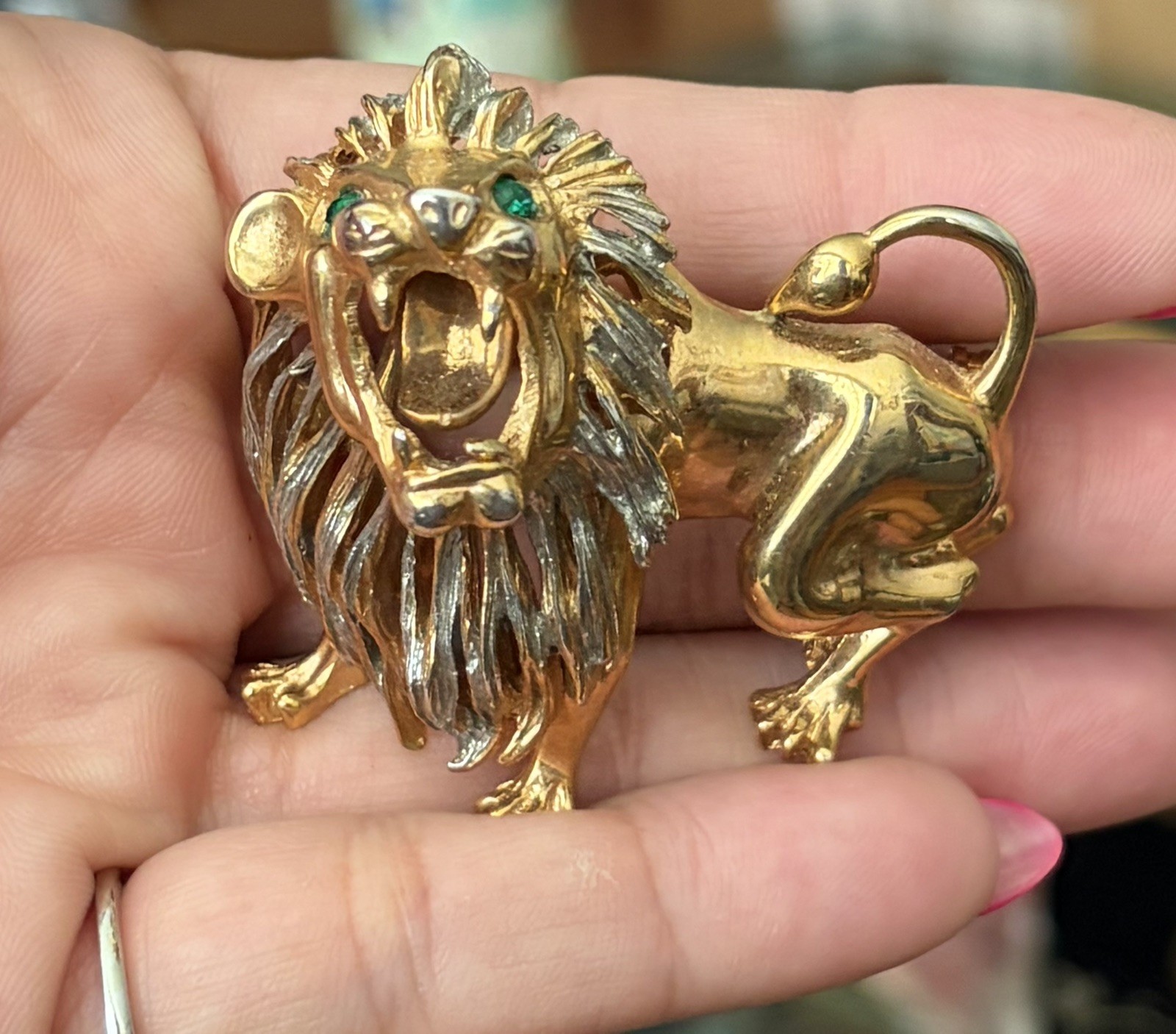 Vintage Lion 3-D Pin Gold Tone Silver Tone Mixed Metal brooch