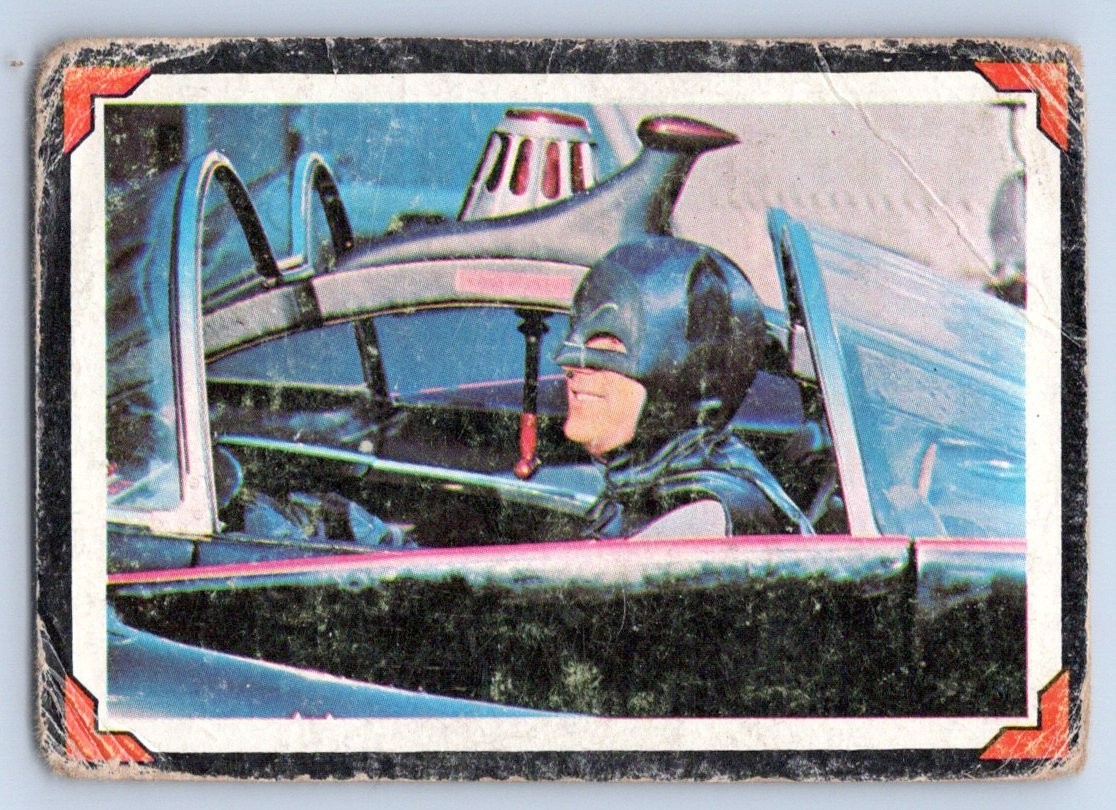 1966 Topps Batman/Riddler Back - #10 - Beaming Batman - Batman/Adam West (71)