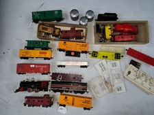 HO-SCALE TRAIN LOT BOX CARS/CABOOSE/COAL CAR/ENGINE