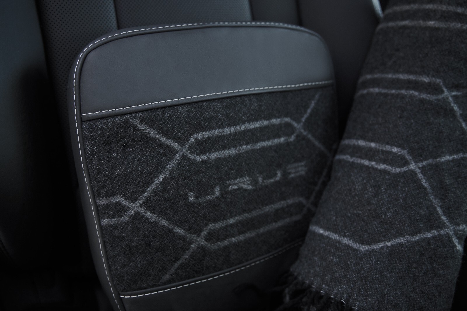 LAMBORGHINI COMFORT PACK GRAY CASHMIRE BLAKET FOR URUS OEM # 4ML061101