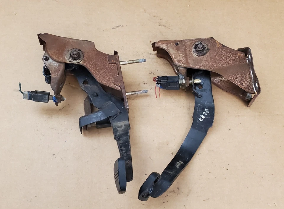 89-94 JUEGO MONTAJE EMBRAGUE Y PEDAL FRENO NISSAN 240SX OEM Foto 2 de 4