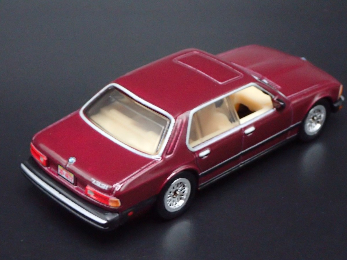 1983-1986 BMW 733i MAROON 1:64 SCALE COLLECTIBLE DIORAMA DIECAST