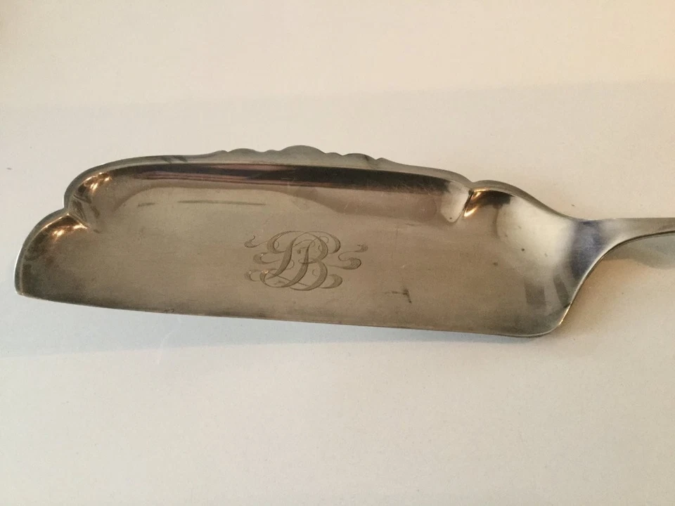 Vajilla antigua plateada con cucharada de miga de caña y cartón vintage para servir siglo XIX Foto 4 de 4