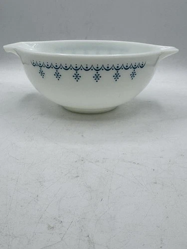 Pyrex Cinderella Blue Snowflake Garland 2 1/2 Qt Mixing Bowl No #443 EUC