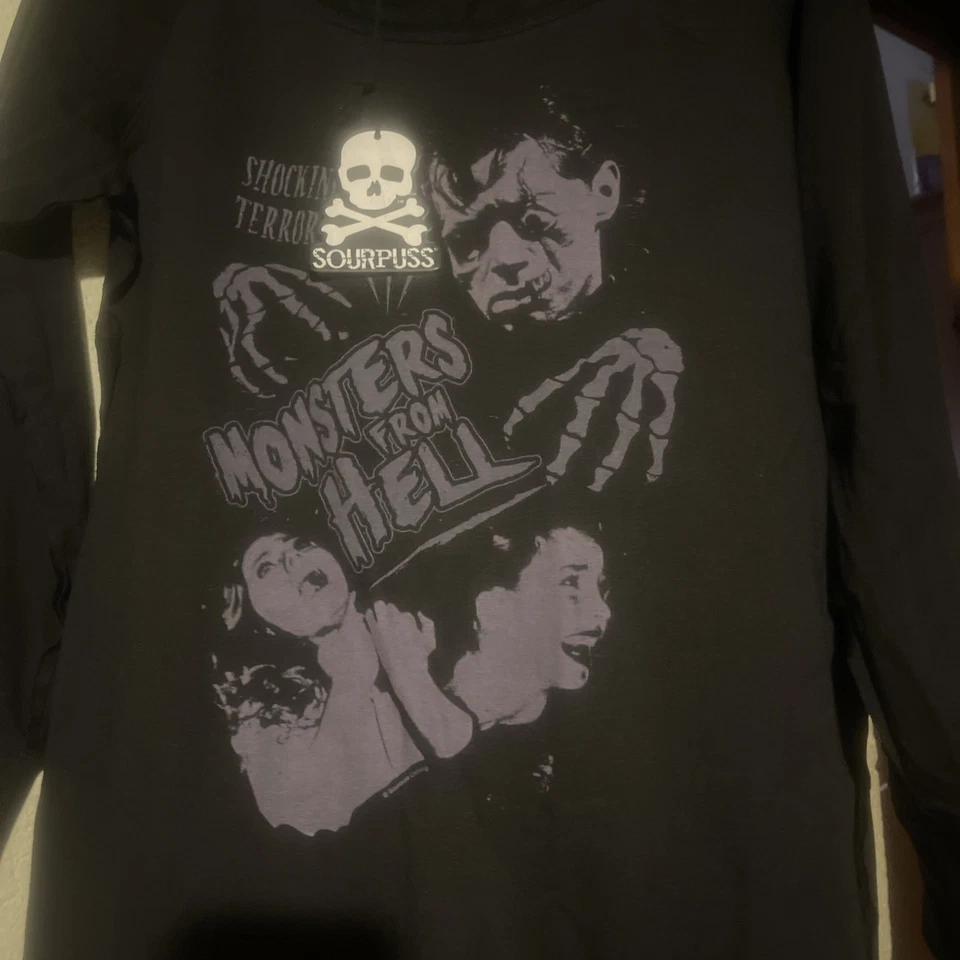 Camisa Sourpuss Manga Larga Para Mujer Mediana ¡Terror Impactante! Monsters From Hell  Foto 2 de 3