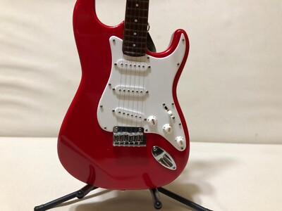 GUITAR FENDER STRATOCASTER RED 1/3 SCALE GMP DIECAST DISPLAY