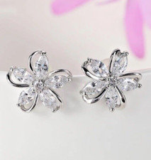 9K  WHITE GOLD FILLED STUD FLOWER EARRINGS MADE WITH SWAROVSKI CRYSTALS WG26