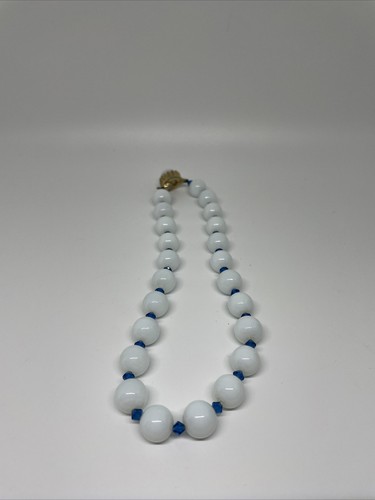 Vintage Milk Glass Look Necklace - Picture 2 of 8