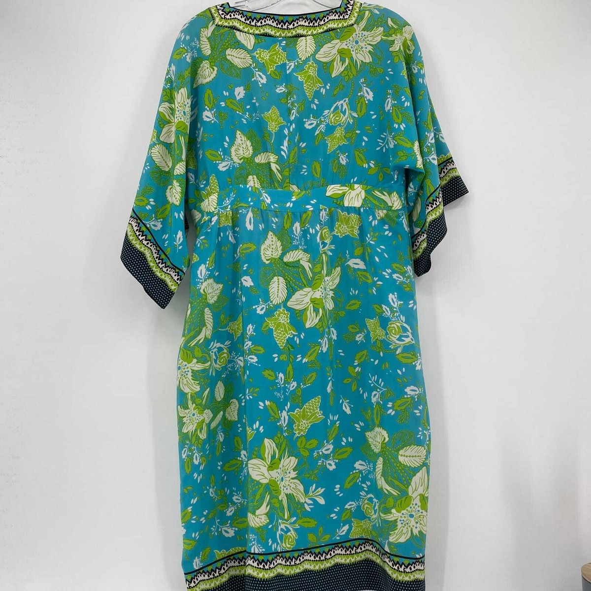 green emerald velvet dress Donna Morgan Midi Dress main image 0