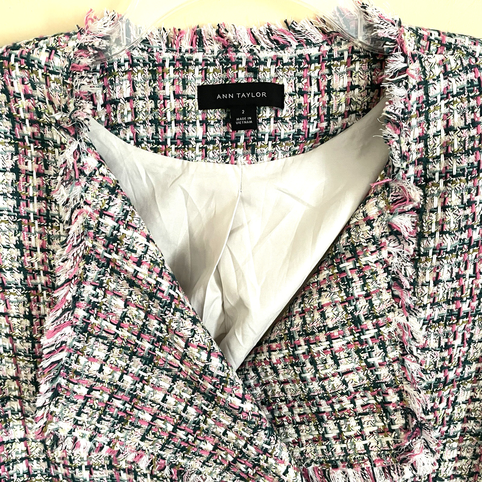 Ann Taylor Crop Jacket Blazer Size 2 Pastel Tweed Fringe Double Breasted Office