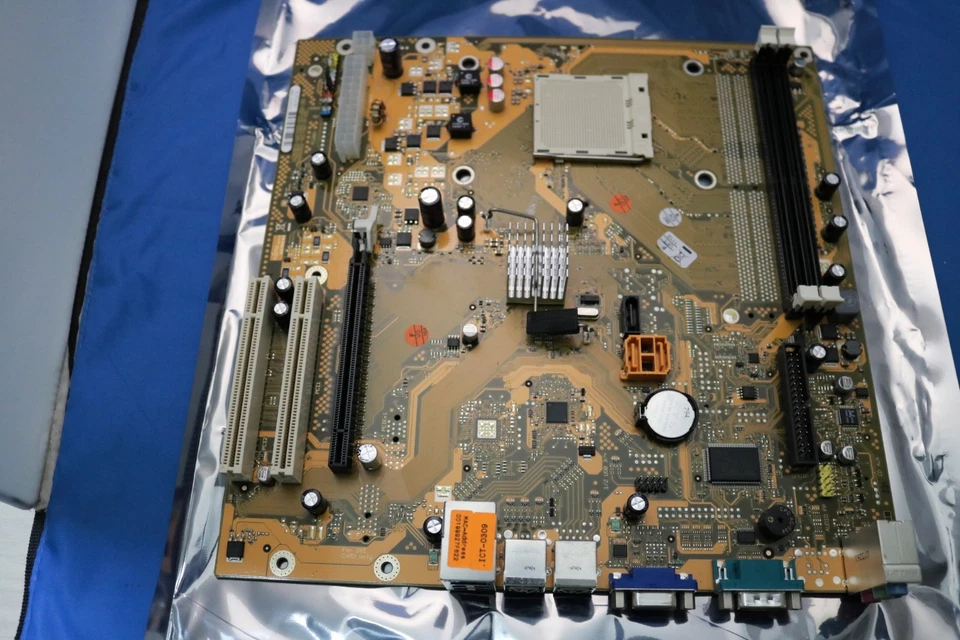 AM2/AM2+ BTX Form Factor Motherboard/Mainboard - Image 3 of 4