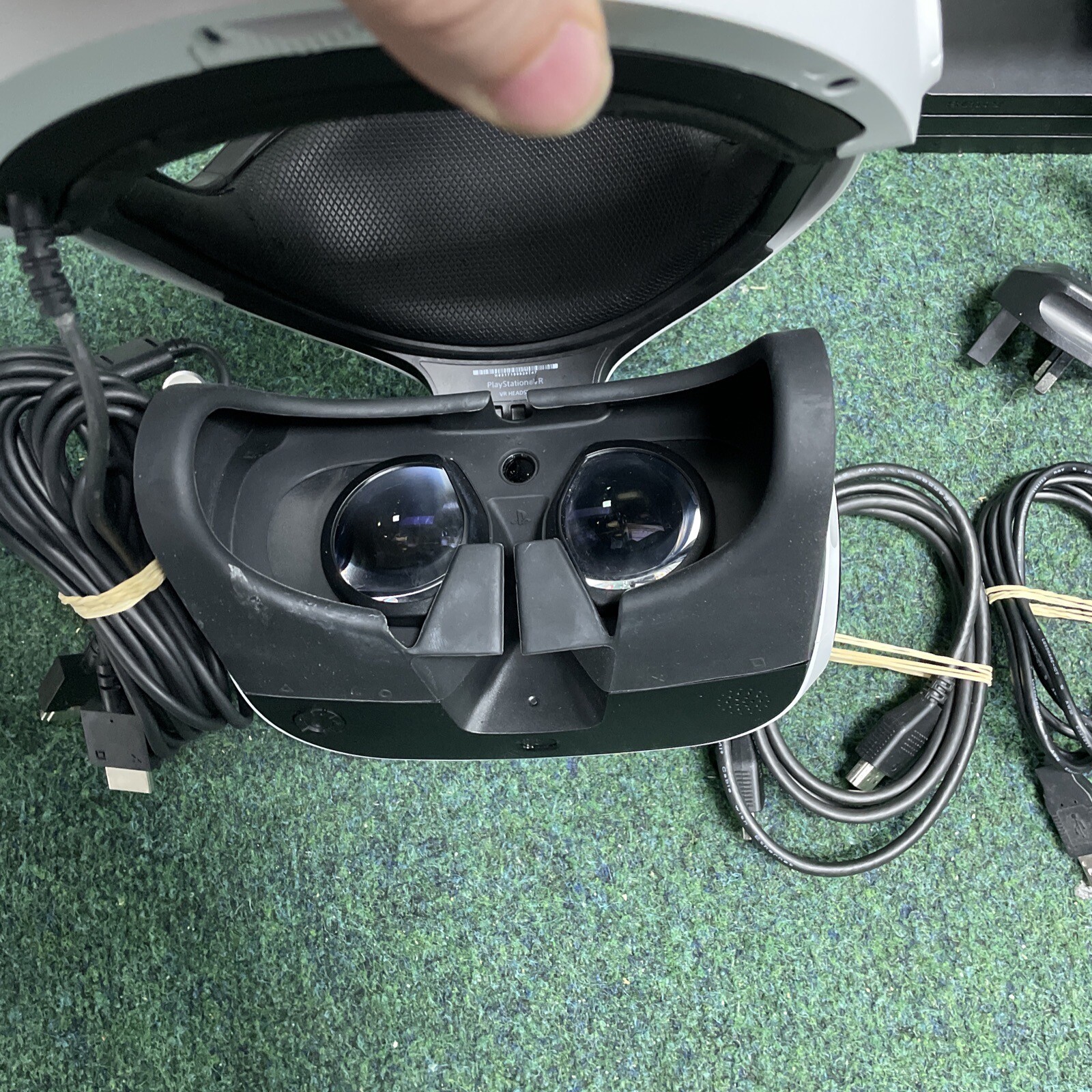 PlayStation 4 VR Headset With Move Controllers and Camera. V2 eBay