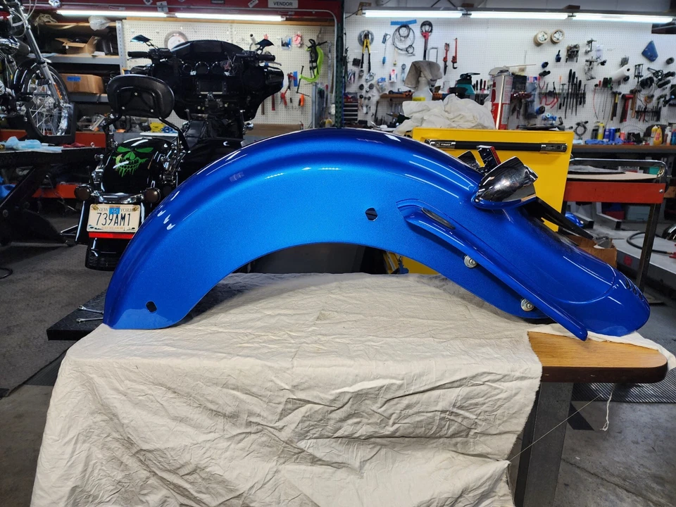 Harley-Davidson Street Glide 2018 guardabarros trasero eléctrico azul Foto 2 de 4