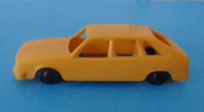 Jouef Voiture Renault R 30 couleur jaune échelle HO 1:87 réf 1502 - Photo 1/4