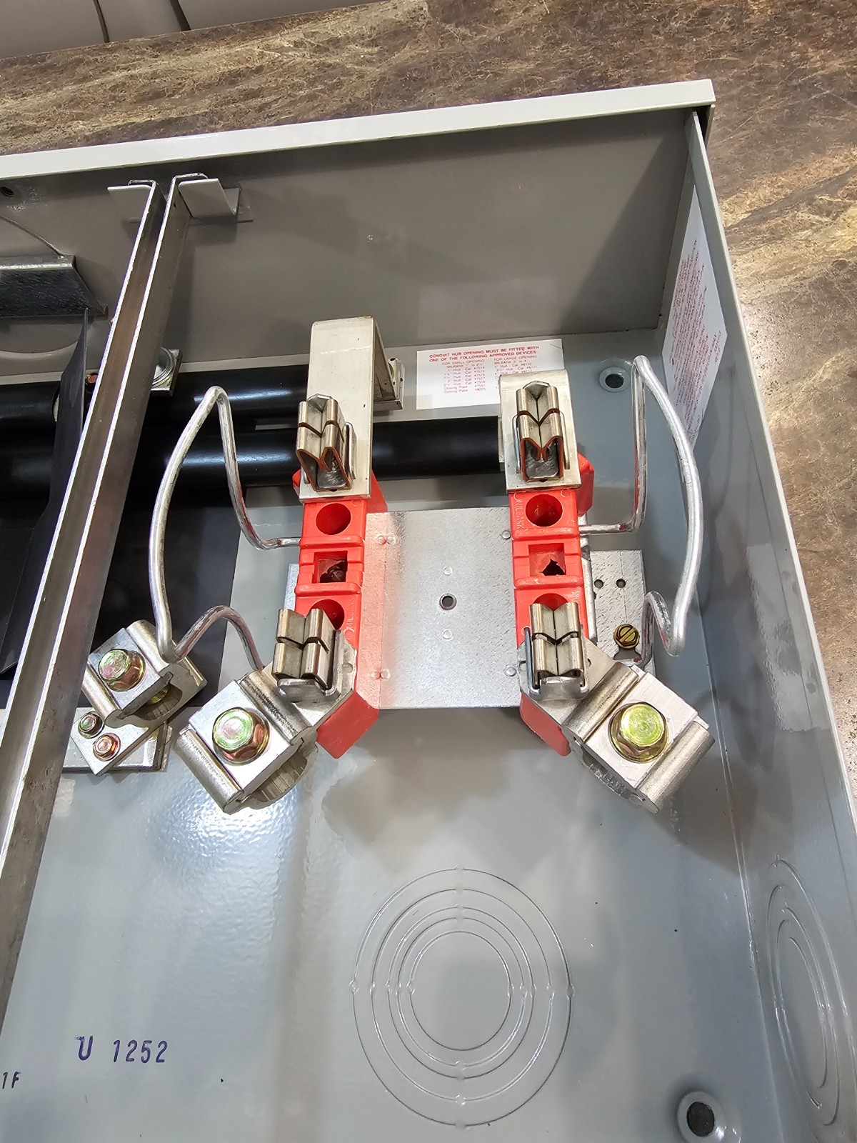 MILBANK U1252-X 200A DUAL METER CAN SOCKET OVERHEAD/UNDERGROUND (NEW IN BOX!)