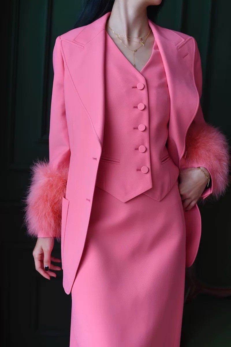 GUCCI Runway Pink Feather Trim Wool Silk 3-Piece Suit Jacket Vest Skirt IT38