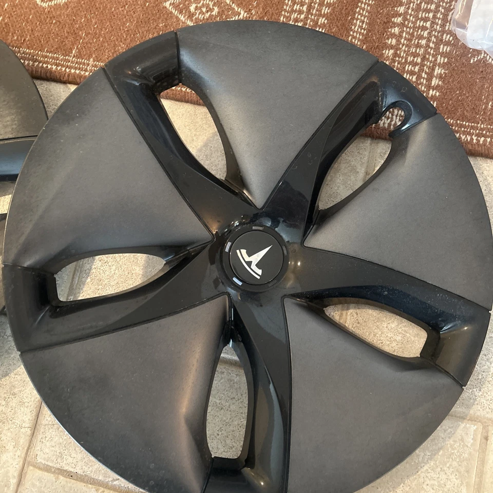 Set of 4 OEM TESLA MODEL 3 REFRESH AERO 18" WHEEL COVER HUBCAP - Image 4 of 4