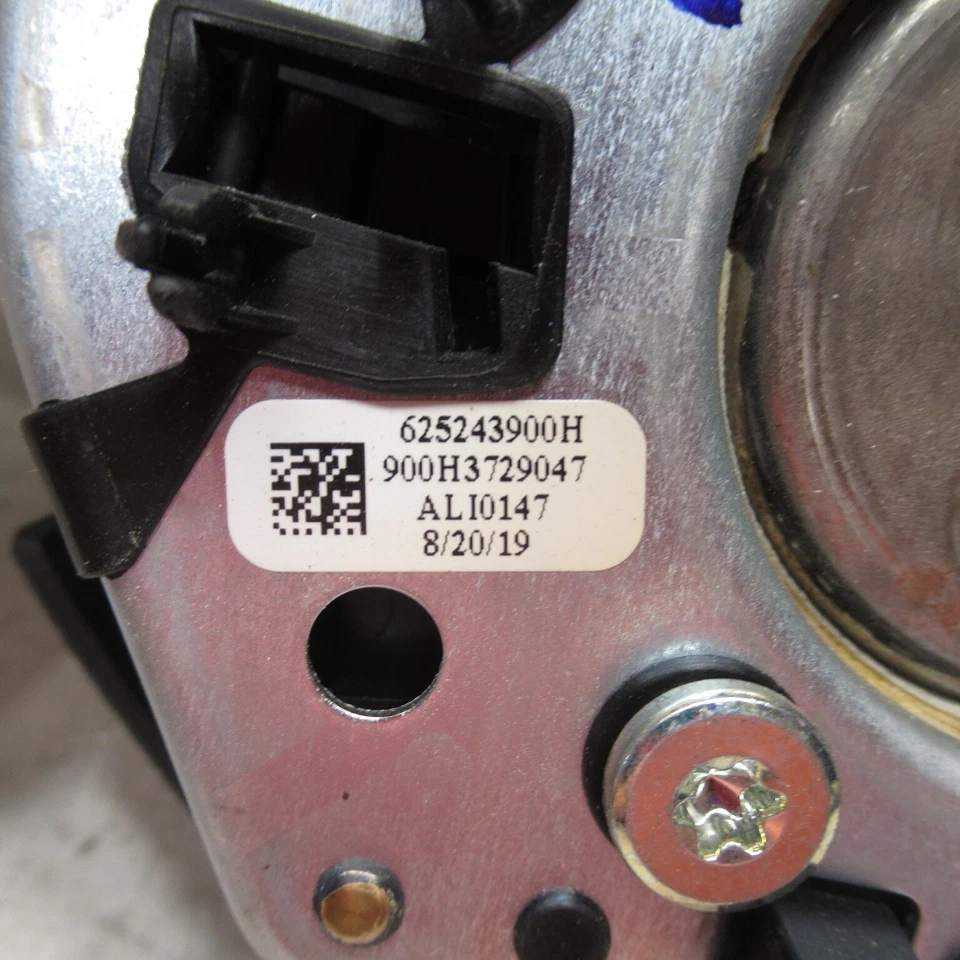 2017 2018 2019 2020 2021 2022 2023 Chrysler 300 Wheel Airbag Driver Air Bag OEM - Image 3 of 4