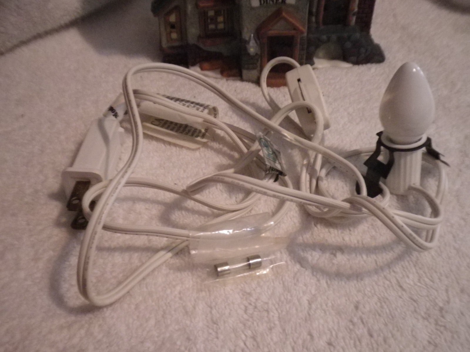 Holiday Time Christmas Village Millie's Diner In Box Lighted Porcelain P6055