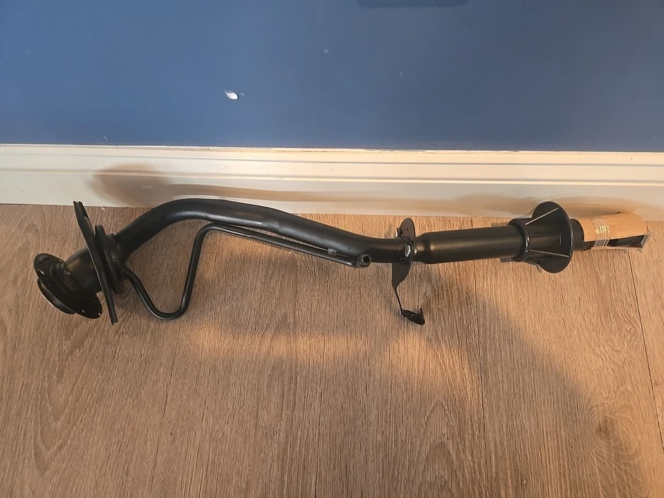 Cuello de llenado de combustible 577-140 para Ford Crown Victoria 5W7Z9034BA 6W7Z9034AA Foto 2 de 4