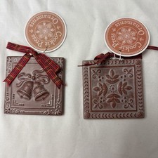 Il s'agit d'une paire d'ornements presse biscuits Demdaco Bell conçus par Tigue & Turner