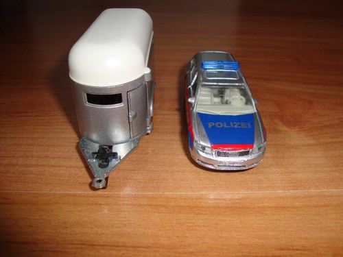 Siku 2310 Audi A4 Avant + Horsebox trailer - Pferdeanhanger - Polizei - Bild 5 von 7