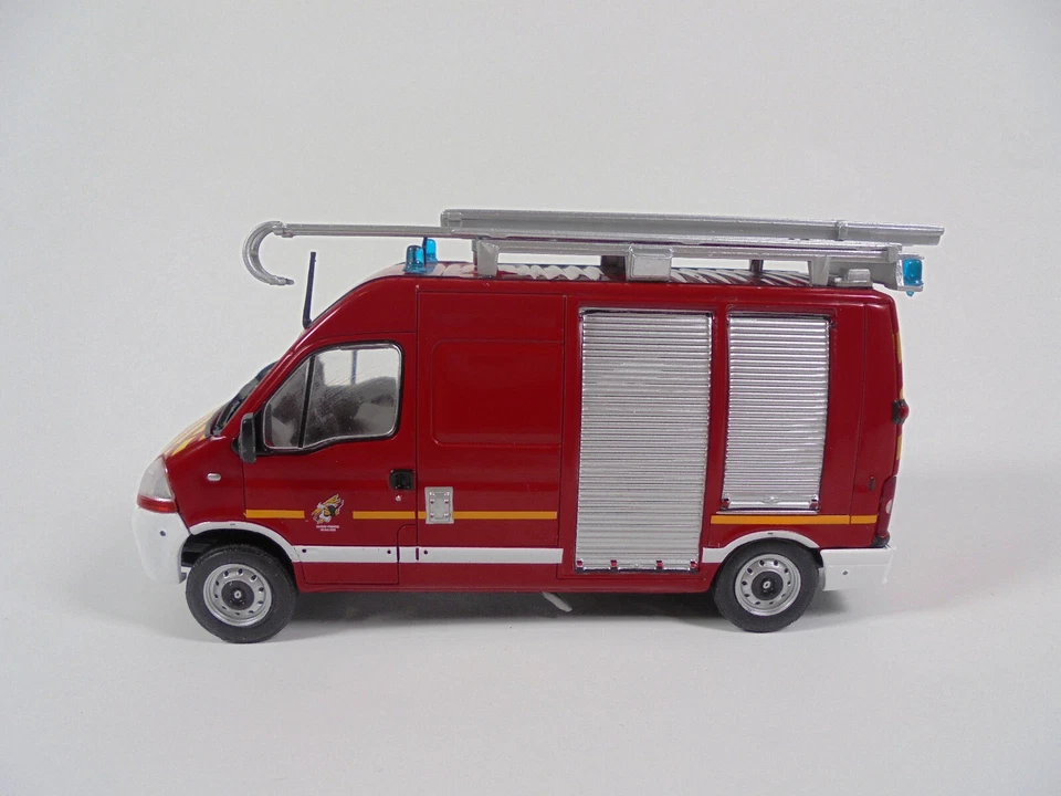 Véhicule de Pompiers Renault Master - 1:43 Hachette Camion CPL31 - Photo 2/4