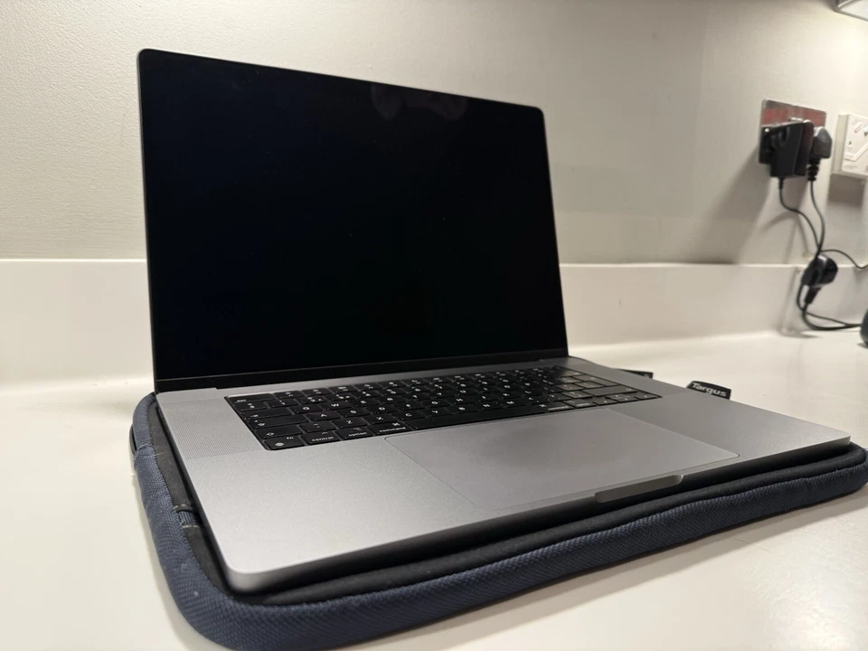 Apple MacBook Pro 16" M2 Max · 96GB · 8TB, photo 1 of 5