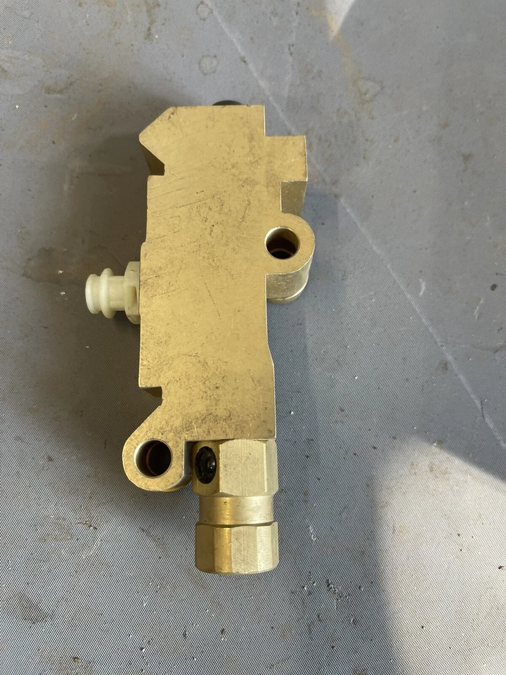 Válvula dosificadora de freno de baja presión de latón Hot Rat Rod personalizada Mercury doble Foto 2 de 2