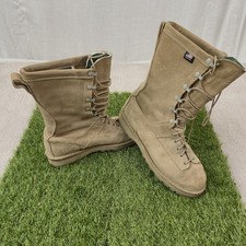 Stivali da combattimento militari Danner Fort Lewis 400G marroni isolati usati uomo S 8D