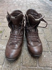 British Army Brown Leather Altberg Defender Combat Boots - size 9M