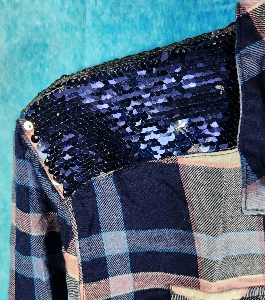 Camisa Justice Girls de gran tamaño azul/gris a cuadros lentejuelas mezcla de polietileno suave 18/20 en muy buen estado Foto 3 de 4