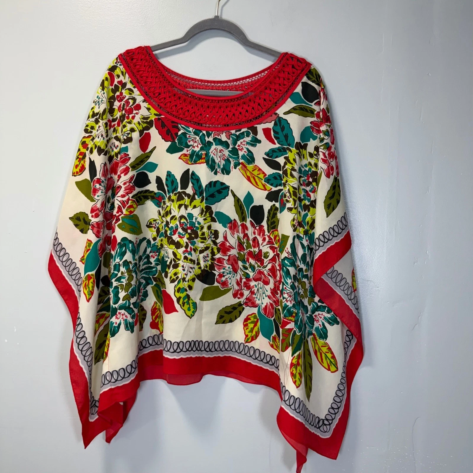 ECI New York Floral Poncho Top Red Crochet Neck Handkerchief Hem Blouse Medium