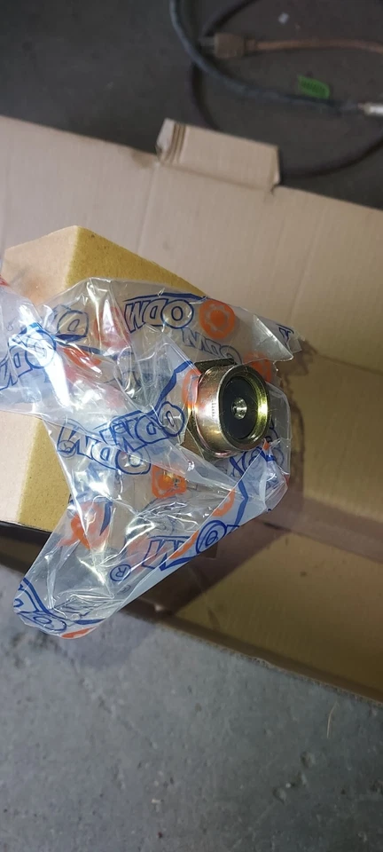 Par de ejes delanteros GMC Envoy 2002-2006 Foto 3 de 4