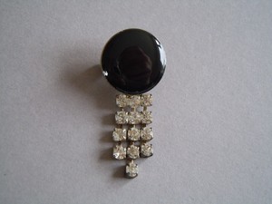 Alte Runde Brosche Mit Schwarzem Kunst Stein 3 Strangen Mit Klarem Strass Ebay