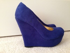 purple wedge pumps