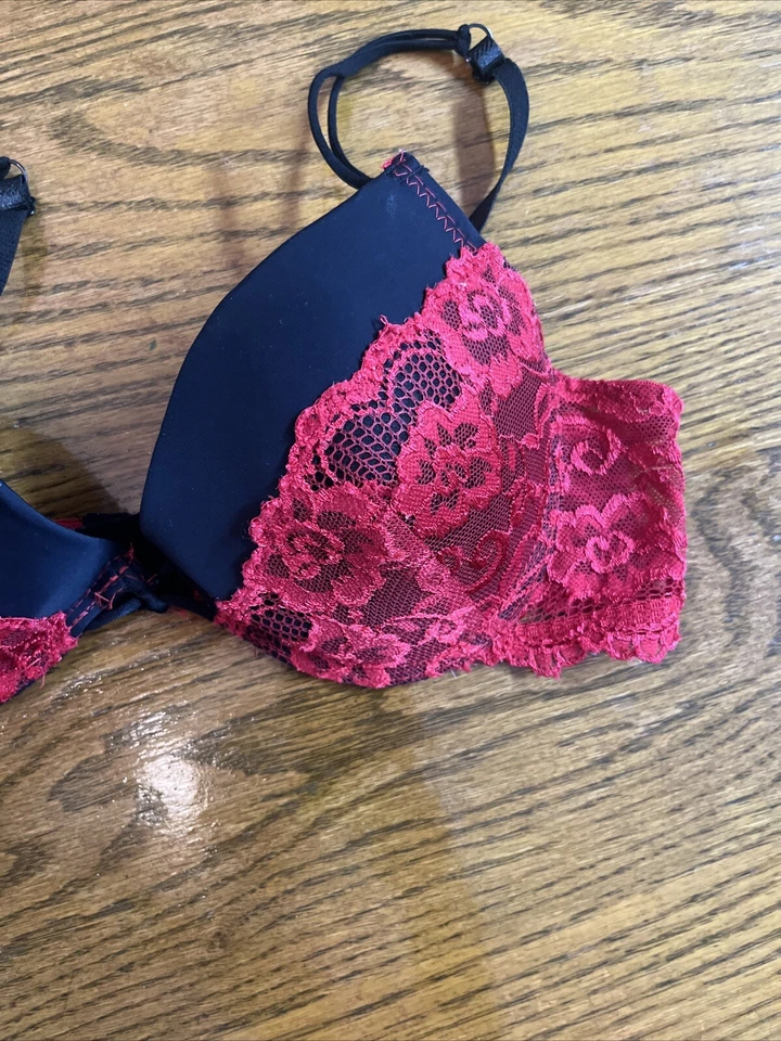 Sujetador Felina vintage y2k acolchado con aros push up 36B rojo negro encaje Foto 2 de 4