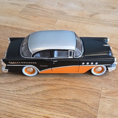 Maisto 1/26 Scale Black  Silver Buick Century diecast collectible
