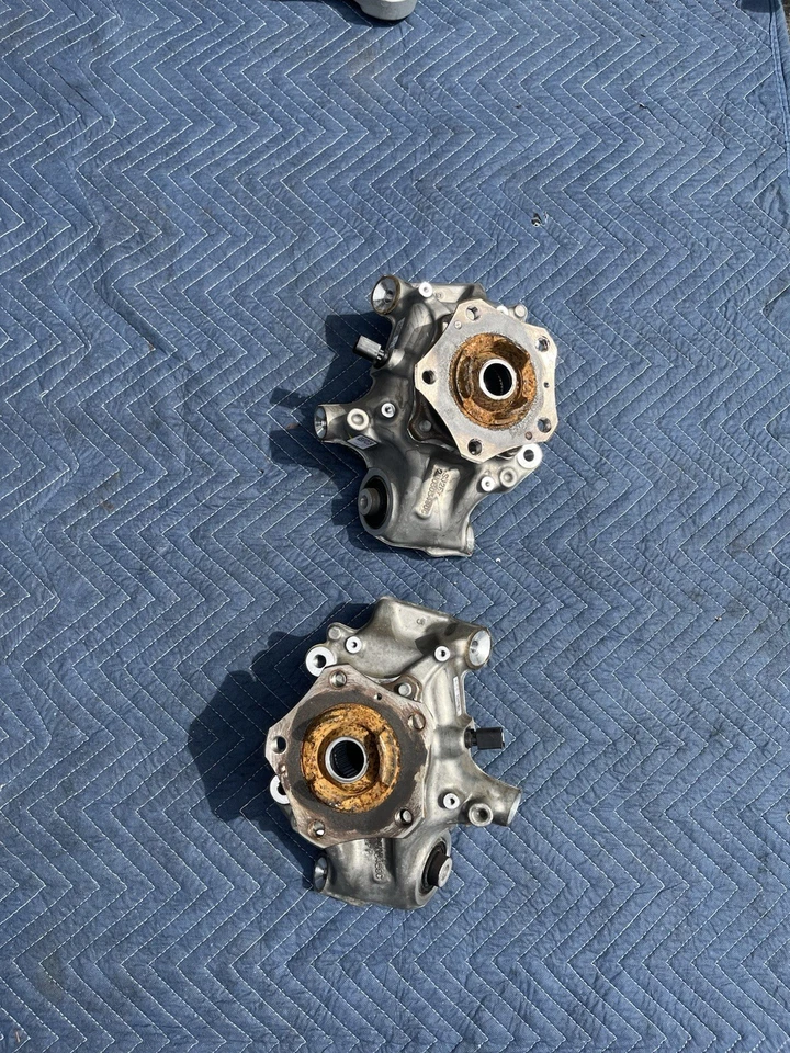 Juego de nudillos husillo trasero izquierdo lamborghini urus 2021 Foto 4 de 4