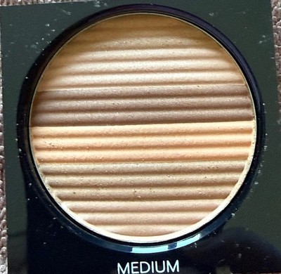 Chanel Les Beiges Healthy Glow Luminous Multi-Colour Powder  Medium Refill