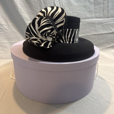 Perche Couture Womens Black Hat With Zebra Print Style H9085  display picture 2