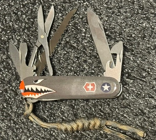 Victorinox Huntsman w/Warhawk Flying Tiger WW2 Design 91mm Swiss Army Knife Rare