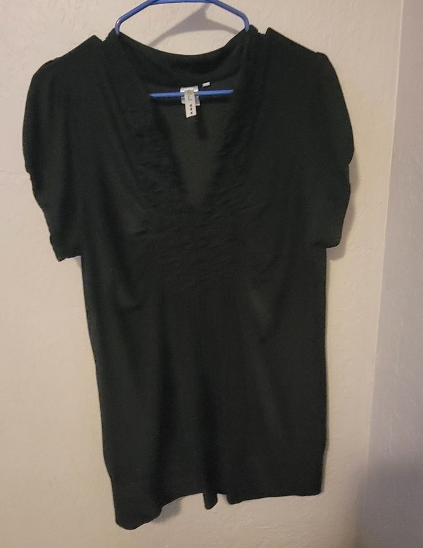 Heart Soul Women’s Ruched V-Neck Top – Size 2X – Black Smocked