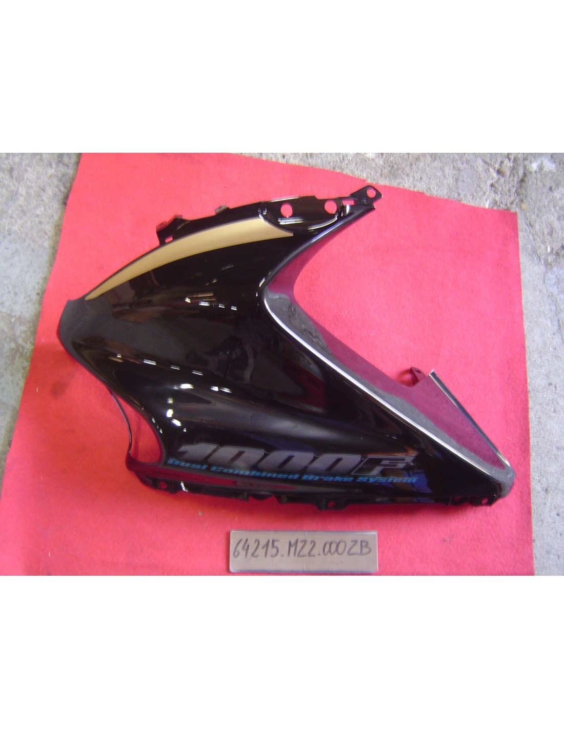 Réparer flanc avant gauche fissuré CBR1000F 1993 carénage tête de fourche rouge