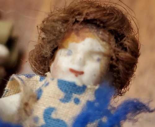 3 bambole antiche in miniatura bisque: 1 signora e 2 bambini 2” braccia posabili numerate - Foto 8 di 24