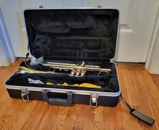 Andreas Eastman ETR420 Trumpet - Gold w/ case, stands, cleaning kit  books