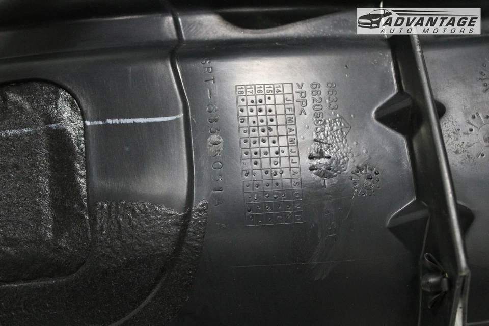 2015-2023 CHRYSLER 300 ПЕРЕДНИЙ ЛЕВЫЙ ВОДИТЕЛЬ СТОРОНА КРЫЛЬЯ ПОДКЛАДКА БРЫЗГОВИК OEM - Изображение 4 из 4