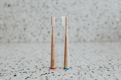Kinder Bambus Zahnbürste Biologisch Abbaubar. Vegan. Umweltfreundlich. Weiche Borsten - ROT