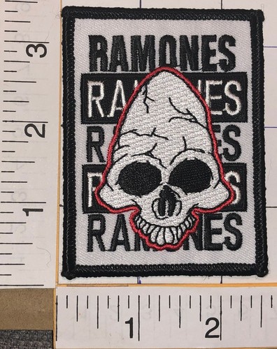 THE RAMONES AMERICAN PUNK ROCK MUSIC BAND CONCERT PATCH - Picture 1 of 1